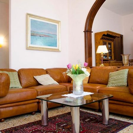 Apartment Lucy Venesia Bagian luar foto