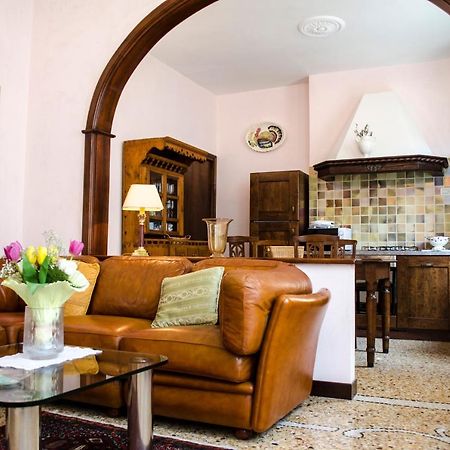 Apartment Lucy Venesia Bagian luar foto