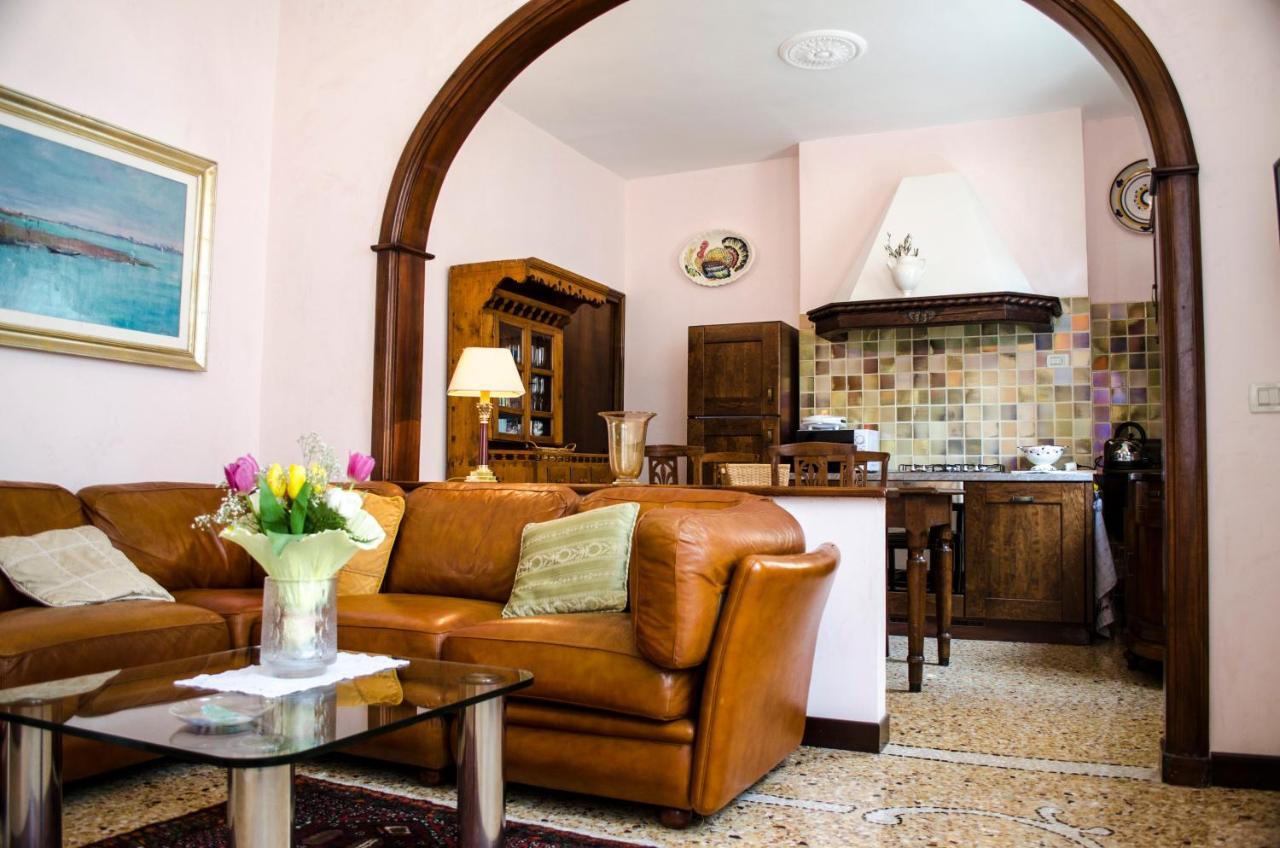 Apartment Lucy Venesia Bagian luar foto